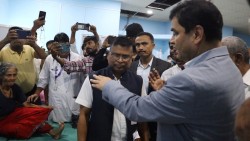 वीरगञ्जमा हैजा नियन्त्रण प्रयास : मन्त्री पौडेलद्वारा  नारायणी अस्पताल निरीक्षण