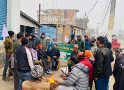 पर्सा–१ मा उज्यालो नेपाल पार्टीका उम्मेदवार रामकिशोर सिंह (पराग)द्वारा पिपरा–१४ मा टोलवासीसँग भेटघाट