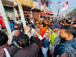 वीरगञ्ज - १६ इनरवामा  घरदैलो, गणतन्त्रको रक्षा गर्न  ओली नेतृत्वको सरकार आवश्यक : उम्मेदवार प्रदीप यादव