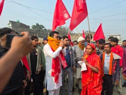 वीरगन्जको जगरनाथपुरमा पुग्दा एमाले उम्मेदवार प्रदीप यादवलाई गरियो भव्य स्वागत