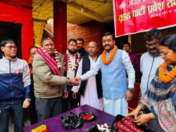 जसपा नेपालका नेतालाई एमाले प्रवेश गराउँदै पूर्वमन्त्री यादवले भने : कांग्रेस  ‘लास र दासको पार्टी’ हो 