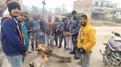  आगो ताप्न सशस्त्र प्रहरी बल नेपाल नं. १२ गण बाराद्वारा दाउरा बितरण