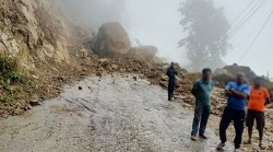 वर्षा र पहिरोले देशभरका प्रमुख राजमार्ग अवरुद्ध, कहाँ–कहाँ ठप्प भयो आवागमन?
