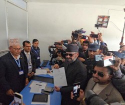 बालेनले गरे झापा–५ मा उम्मेदवारी दर्ता 