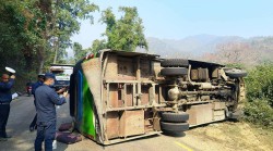 लमही–घोराही सडकखण्डमा बस दुर्घटना, ९ यात्रु घाइते