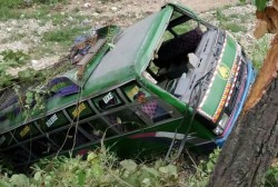 मकवानपुरमा बस दुर्घटना हुँदा ३१ जना घाइते