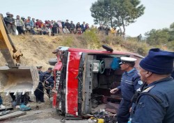 स्कुल बस दुर्घटनामा घाइते भएका ४३ जनामध्ये २७ जना ‘डिस्चार्ज’