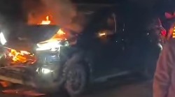 लालबन्दीको कालिन्जोर पुलमा दुर्घटना, भारतीय कारमा आगलागी