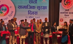 नेशनल मेडिकल कलेजका अध्यक्ष डा. अंसारी  प्रधानमन्त्री ओलीबाट सम्मानित 