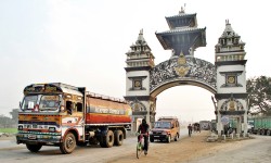 सात महिनामा वीरगञ्ज नाकाबाट भित्रियो  एक खर्ब ४ अर्बको पेट्रोलियम पदार्थ