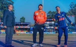 विराटनगरविरुद्ध चितवनले ब्याटिङ गर्दै