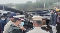 कर्नाटकमा भीषण सडक दुर्घटना : बस–ट्रक ठोक्किँदा कम्तिमा ११ जनाको मृत्यु