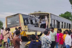 भारतको तमिलनाडुमा दुईवटा बस  एक आपसमा ठोक्किँदा ११ जनाको मृत्यु, ४० जना घाइते
