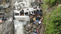पिथौरागढमा यात्रुबाहक गाडी दुर्घटना, ८ जनाको ज्यान गयो