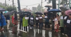 पत्रकार पक्राउको विरोधमा माइतीघरमा प्रदर्शन