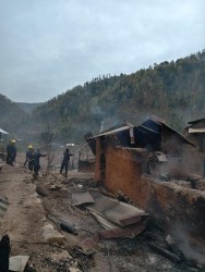 प्यूठानमा भीषण आगलागी : एक दर्जनभन्दा बढी घरगोठ नष्ट, ८९ चौपाया मरे 