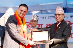 बढी कर तिर्ने विभिन्न १६ कम्पनी तथा व्यक्ति सम्मानित