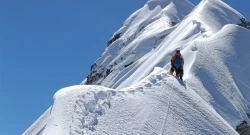 रोल्वालिङ हिमपहिरो : ४ जनाको उद्धार, बेपत्ताको खोजी कार्य जारी