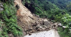 पहिरोका कारण जयपृथ्वी राजमार्गमा अवरुद्ध