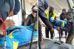 सगरमाथामा बेपत्ता भएका दावा शेर्पाको उद्धार, उपचारका लागि काठमाडौं ल्याइँदै
