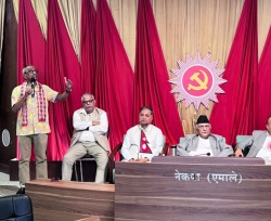 कांग्रेसका  पूर्वसांसद जितेन्द्रनारायण देव एमाले प्रवेश