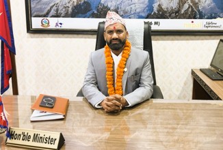 पर्यटन मन्त्रीको कार्यकक्षमा मोबाइल लैजान निषेध