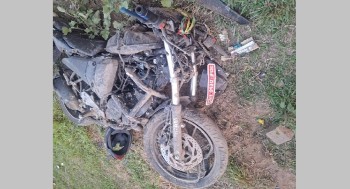 कैलालीमा हाईस र मोटरसाइकल ठोक्किँदा दुई जनाको मृत्यु