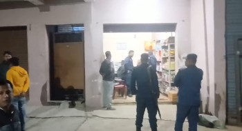 वीरगञ्जको रेल्वे रोडस्थित एसबी ट्रेडिङमा छापा, करिब ३० लाख बराबरको अवैध सामान बरामद