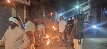 केपी ओली पक्राउको विरोधमा वीरगञ्जमा एमालेको मसाल जुलुस