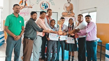 स्मार्ट माइन्ड्स २०८३ को जुनियर उपाधि ओम नेसनल एकेडेमीको पोल्टामा