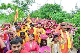 बहुअरीको नौतन टोलमा दुर्गा पूजा तयारी तीव्र, मटकोर कार्यक्रममा गाउँवासीको भव्य सहभागिता