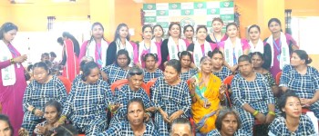 राष्ट्रिय सौन्दर्यकर्मी युनियनद्वारा मानव सेवा आश्रममा मेहन्दी र चुरा लगाउने कार्यक्रम सम्पन्न