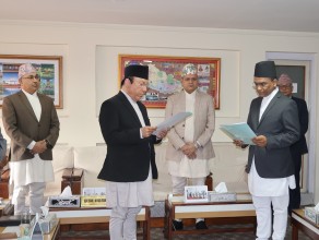 नेपाल राष्ट्र बैंकका  नवनियुक्त गभर्नर पौडेलले लिए शपथ