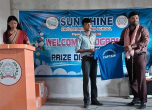सनसाइन स्कुलमा नयाँ भर्ना भएका विद्यार्थीहरुको भब्य स्वागत तथा हाउस क्याप्टेनलाई टिसट ब्याच वितरण 