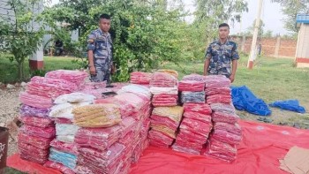 भन्सार छलिएका लुगासहित ई–रिक्सा नियन्त्रणमा, झन्डै ८ लाख बराबरको सामान बरामद