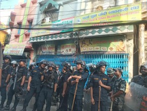 राजस्व अनुसन्धान विभागले अभिषेक ज्वेलर्समा छापामार सरार्फ प्रहरीको नियन्त्रणमा 