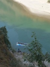 रामेछापको मन्थलीमा भयावह दुर्घटना  : बस तामाकोशीमा पल्टिँदा यात्रु बेपत्ता