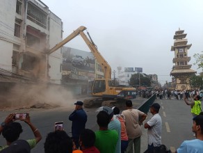 वीरगञ्ज मुख्यसडक विस्तारमा तीव्रता, १२ वटा डोजर र तीन सय सुरक्षाकर्मी परिचालन