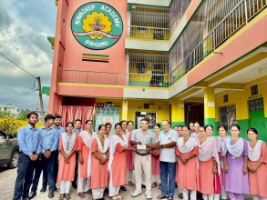 बाढीपीडितका लागि लायन्स क्लब अफ वीरगञ्ज नवदीप एकेडेमीद्वारा राहत रकम हस्तान्तरण