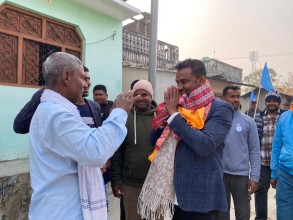 चैनपुर टोलमा रास्वपा उम्मेदवार सुशील कुमार कानुको घरदैलो निरन्तर, स्वास्थ्य–शिक्षा र रोजगारी प्राथमिकतामा