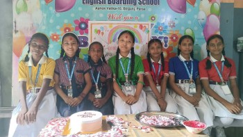 माउन्ट मकालु बोर्डिङ स्कुलमा विविध कार्यक्रमसहित बाल दिवस मनाइयो