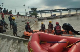 सप्तकोशीमा बेपत्ता गोताखोरको खोजी जारी, एकजना सशस्त्र प्रहरीको शव भेटियो