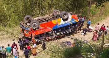 धनकुटामा बस दुर्घटना, चौध जना घाइते, ४ को अवस्था गम्भीर