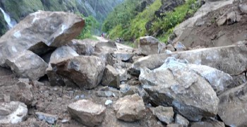 पहिरोले लमजुङ र मनाङ जोड्ने बेँसीसहर–चामे सडक अवरुद्ध