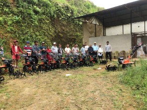 किसानलाई आधुनिक उपकरण हस्तान्तरण