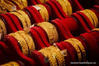 सुनको मूल्य १३ सयले बढ्यो, चाँदी स्थिर