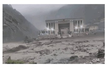 केरुङमा अलपत्र एक हजार दुई सय जना नेपालीलाई स्वदेश फर्काइँदै