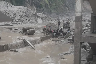 भोटेकोशीको बाढीमा परेका १९ जना अझै बेपत्ता