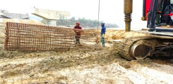 सिराहा र धनुषा जोड्ने कमला पुल निर्माणमा तीव्रता, चैतभित्र आवतजावत खुल्ने लक्ष्य