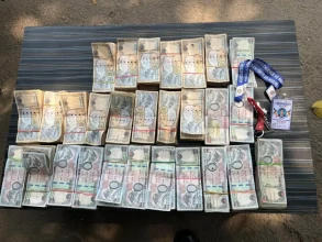 बिरगंज भन्सारबाट सशस्त्र प्रहरी पर्साद्वारा २० लाख भन्दा बढीका स्रोत नखुलेको रकम सहित एक ब्यक्ति